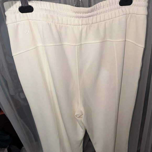 Lululemon cropped pants - Picture 2 of 3